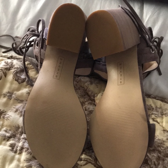 Steve Madden taupe sandals with chunky heel  NWOB - Picture 4 of 4